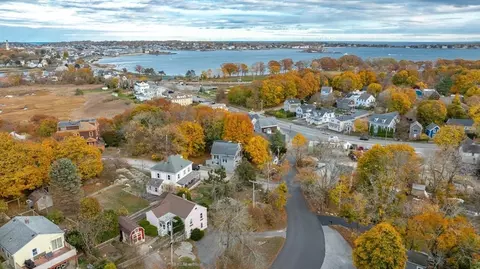 11 Bond St, Gloucester, MA 01930 photo 2