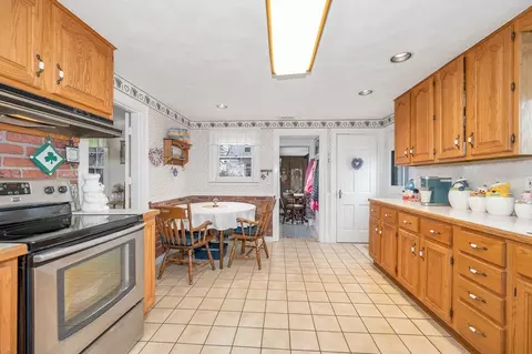 41 High St, Stoneham, MA 02180 photo 6