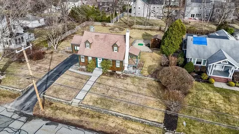 41 High St, Stoneham, MA 02180 photo 2