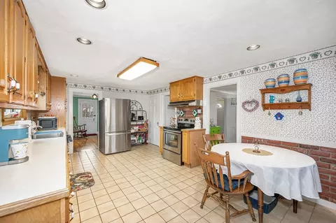 41 High St, Stoneham, MA 02180 photo 4
