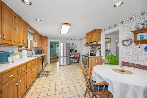 41 High St, Stoneham, MA 02180 photo 3