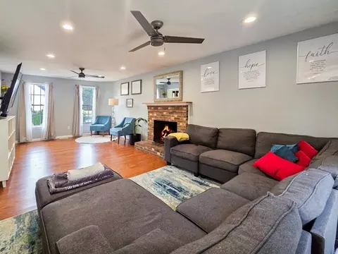 8 Willis Dr, Norton, MA 02766 photo 4
