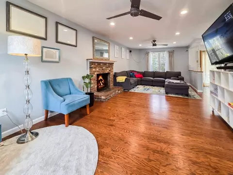 8 Willis Dr, Norton, MA 02766 photo 3