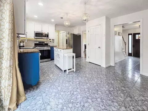 8 Willis Dr, Norton, MA 02766 photo 6