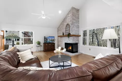Living - 28 Carnation Cir #D, Reading, MA 01867 photo 1 of 1