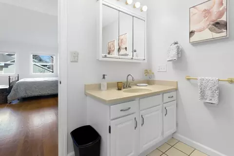 Bath - 28 Carnation Cir #D, Reading, MA 01867 photo 5 of 5