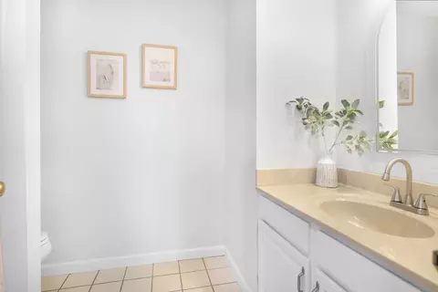 Bath - 28 Carnation Cir #D, Reading, MA 01867 photo 3 of 5