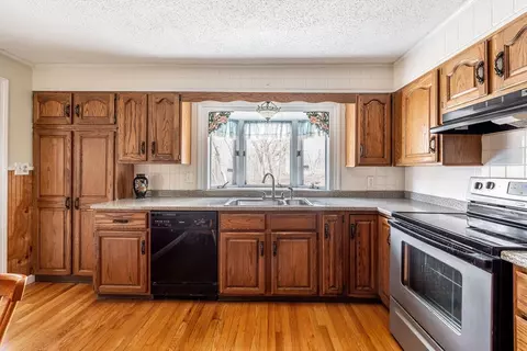 589 Allen St, Springfield, MA 01118 photo 12