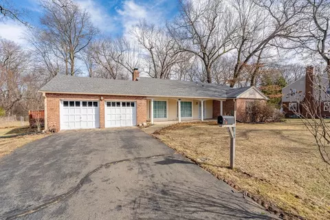 589 Allen St, Springfield, MA 01118 photo 3