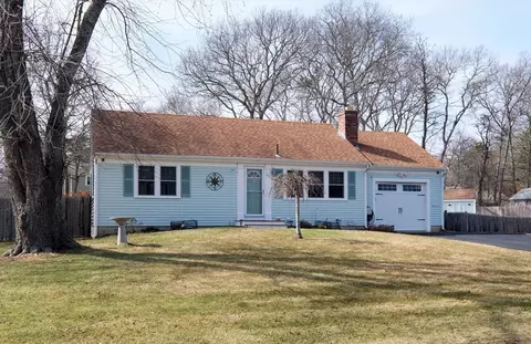 62 Hamden Cir, Hyannis, MA 02601