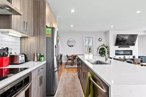 17 Centre St #2, Boston, MA 02119