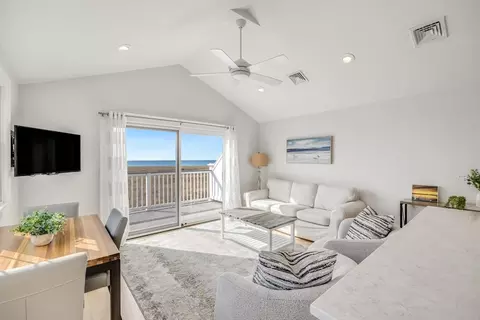 945 Commercial St #9D, Provincetown, MA 02657