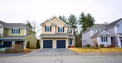 53 Surrey Ln #28, East Bridgewater, MA 02333