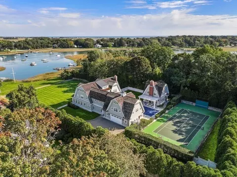 21 River Ln, Duxbury, MA 02332