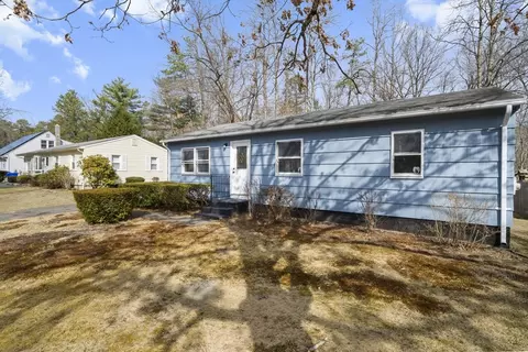 11 Hanson Dr, Springfield, MA 01128 photo 2