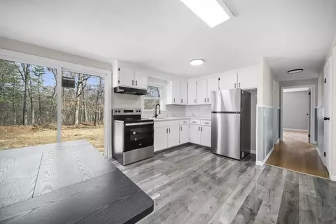 11 Hanson Dr, Springfield, MA 01128 photo 5