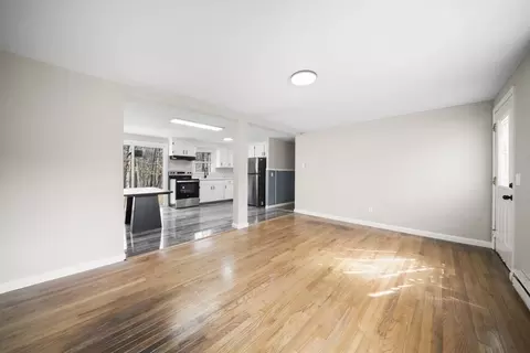 11 Hanson Dr, Springfield, MA 01128 photo 9