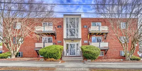 48 N Emerson St #8, Wakefield, MA 01880