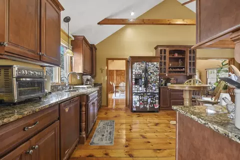 4 Bradish Farm Rd, Upton, MA 01568 photo 9