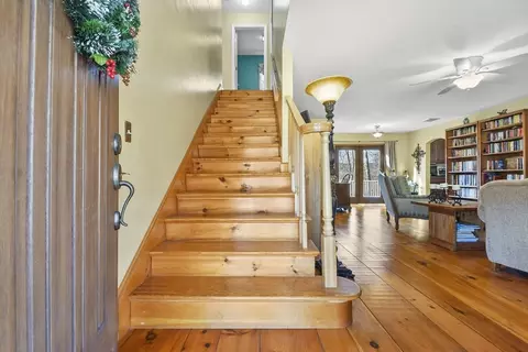 4 Bradish Farm Rd, Upton, MA 01568 photo 3