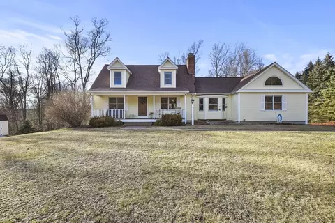 4 Bradish Farm Rd, Upton, MA 01568