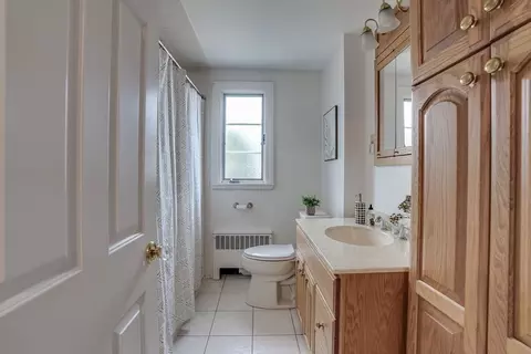 Bath - 29 Evergreen Rd, Reading, MA 01867 photo 1 of 2