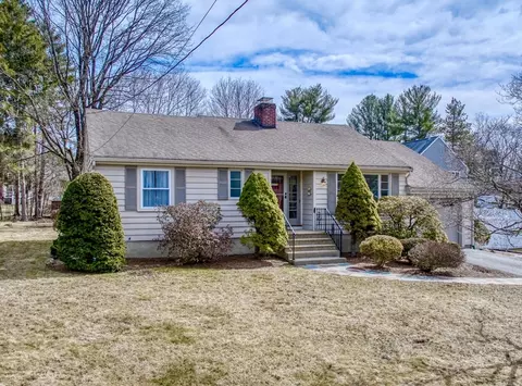 29 Evergreen Rd, Reading, MA 01867