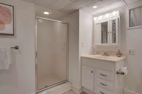 Bath - 29 Evergreen Rd, Reading, MA 01867 photo 2 of 2