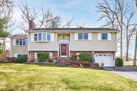 24 Lucaya Cir, Wilmington, MA 01887
