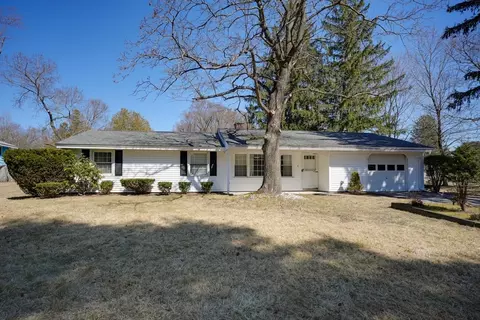 4 Merrill Dr, Framingham, MA 01701