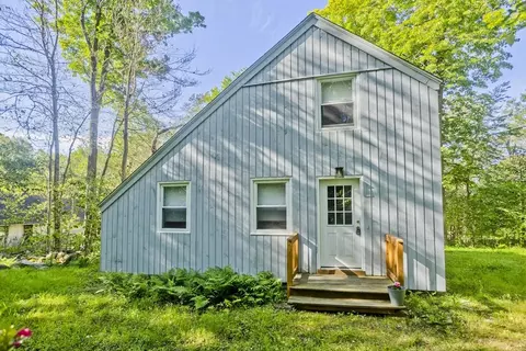 27 Stones Throw Dr, Tolland, MA 01034
