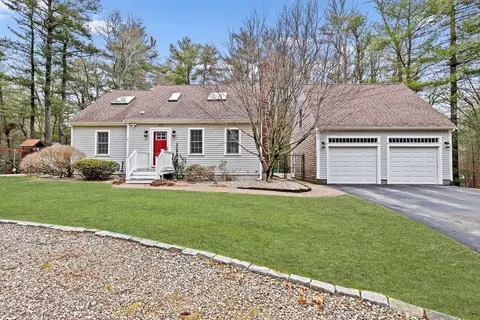 618 School St, Pembroke, MA 02359