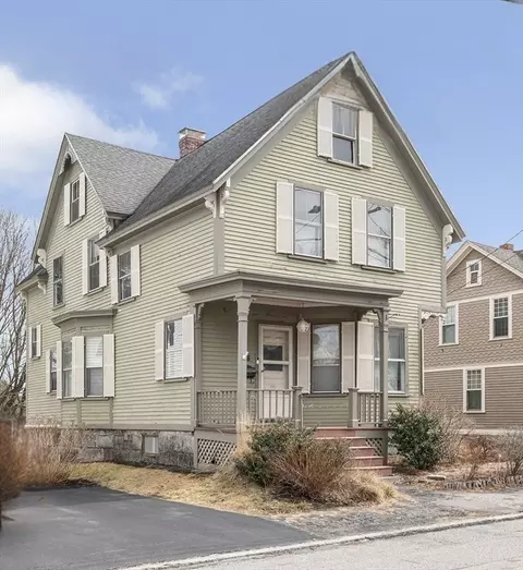 28 Wentworth Ave, Lowell, MA 01852