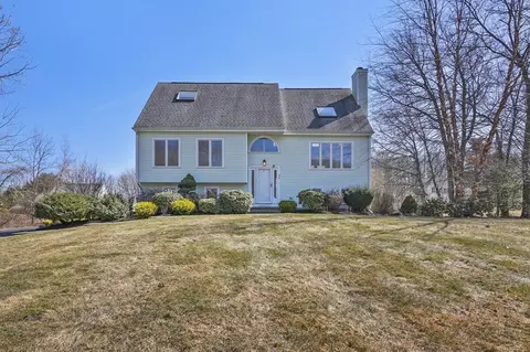 48 Wildflower Dr, Sutton, MA 01590