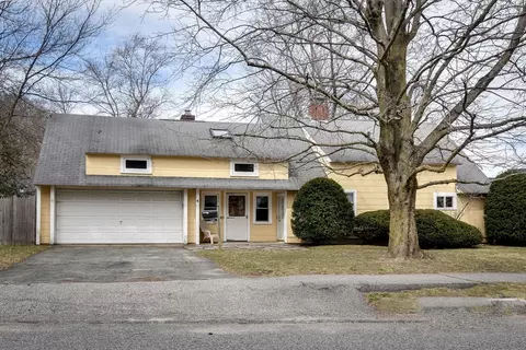 4 Hardwick Rd, Natick, MA 01760