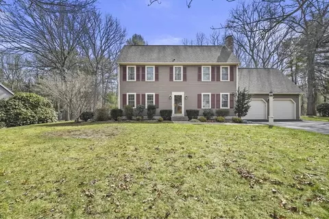 182 Nichols Dr, Taunton, MA 02780