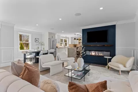 99 Crescent St, Auburndale, MA 02466