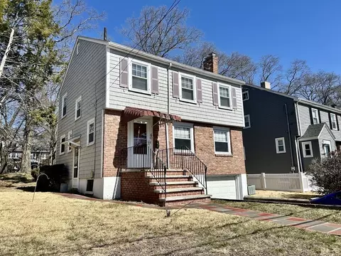 40 Hollywood Rd, West Roxbury, MA 02132
