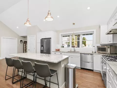 600 Crane Ave S, Taunton, MA 02780