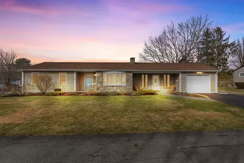 15 Brisbon Rd, Somerset, MA 02726