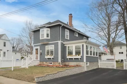 9 Grand St, Reading, MA 01867