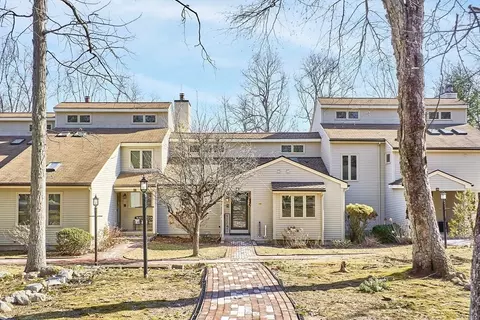 82 Parkhurst Dr #82, Westford, MA 01886