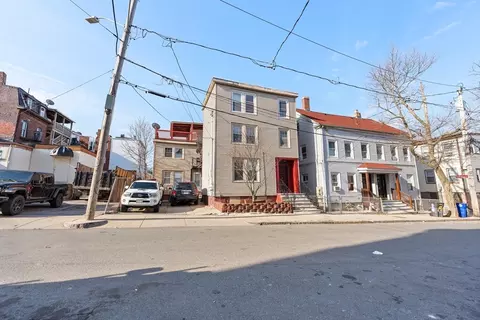 10 Blossom St, Chelsea, MA 02150