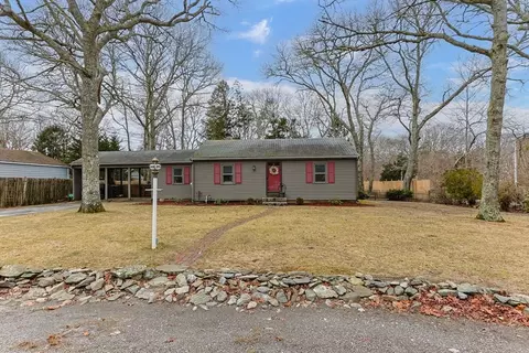 11 Clara St, Yarmouth, MA 02664