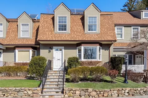 9 Wiswall Cir #9, Wellesley, MA 02482
