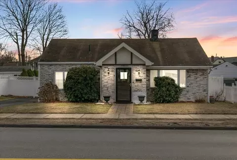 59 Ballard St, Saugus, MA 01906