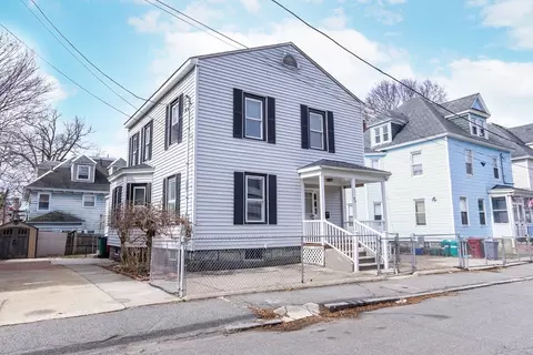 29 Huntington St, Lowell, MA 01852