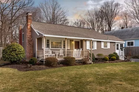 110 Turnpike St, Easton, MA 02375