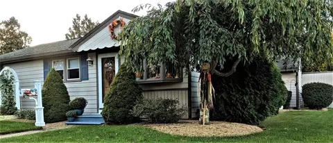 6 Holbrook Rd, Oxford, MA 01540