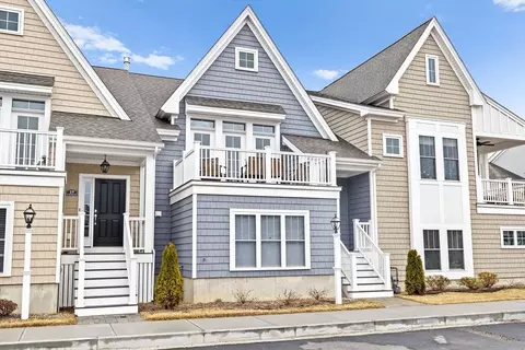 17 Meadowbrook Dr, Plymouth, MA 02360